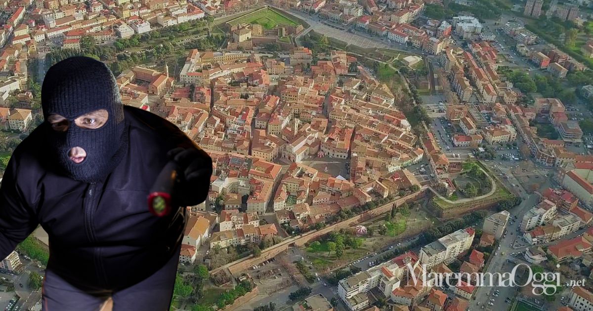 Il centro storico di Grosseto e un ladro (foto d'archivio)