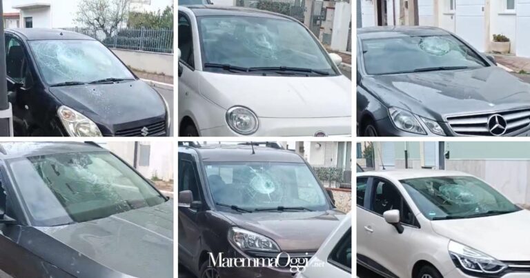 Alcune delle auto con i parabrezza sfondati a Follonica