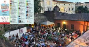 La sede della Proloco di Grosseto durante un evento e il tabellone di tutti gli eventi in programma