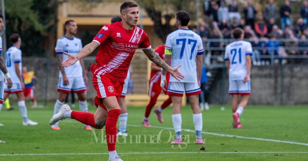 Di Sabelli la rete decisiva (foto Aldo Giuliani per MaremmaOggi)