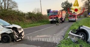 Le due auto coinvolte nell'incidente sulla SP10 Follonata