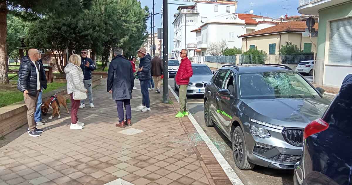 Alcuni dei proprietari della auto infuriati in via La Marmora