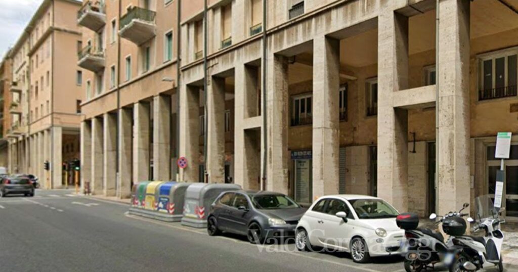 I portici di viale Petrarca a Piombino