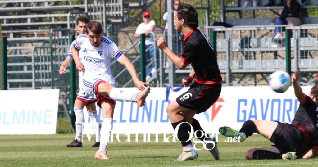Marino al tiro durante FolGav vs Orvietana 0-1