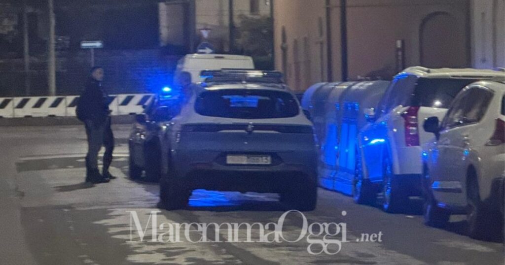 Carabinieri e polizia in via Prile dove c'è stata la tentata violenza