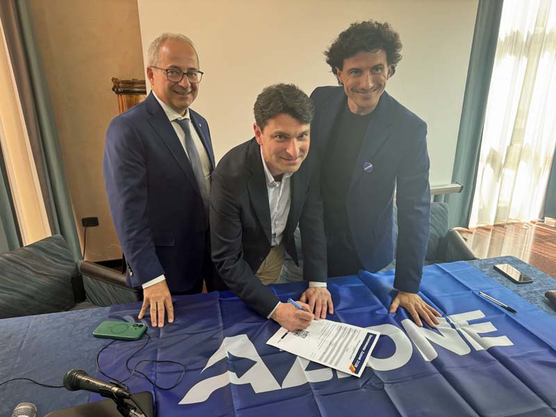 La firma con cui Cerboni aderisce ad Azione, con lui l'onorevole Cesare Sottanelli e Francesco Grassi