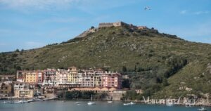 L'ex Cirio a Porto Ercole, proprio sotto a Forte Filippo