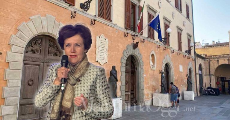 Il municipio di Orbetello e Paola Velasco, presidente di Orbetello Bene Comune