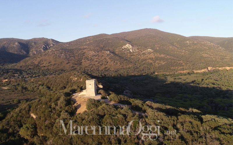 La torre di Collelungo, raggiungibile a piedi