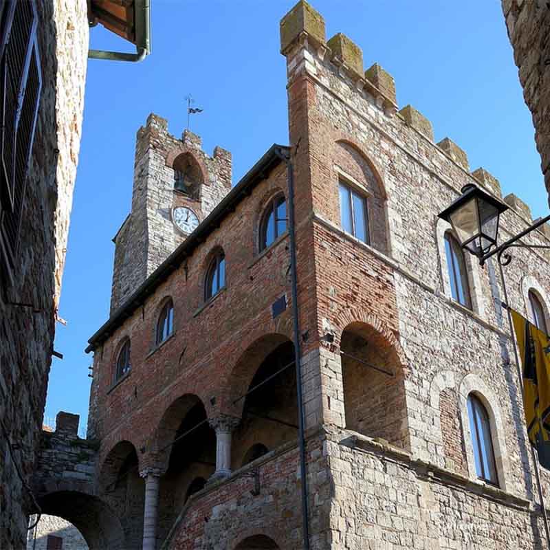 Il palazzo del Comune di Suvereto