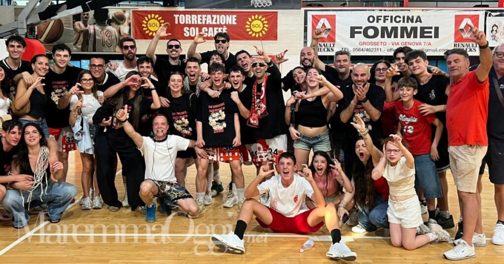 La festa di giocatori e tifosi della Gea dopo la vittoria su Poggibonsi e la promozione in C