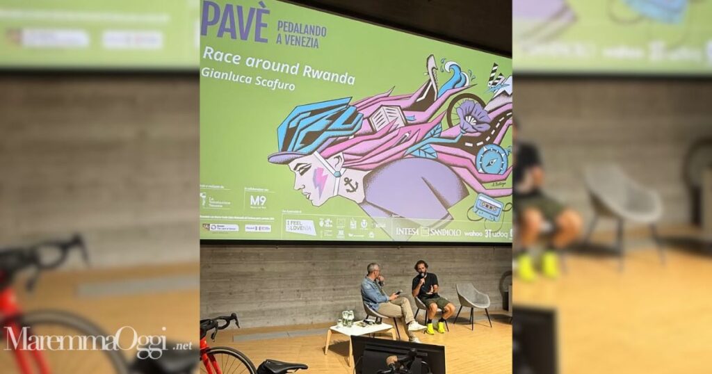 Gianluca Scafuro sul palco del Pavè bike festiva
