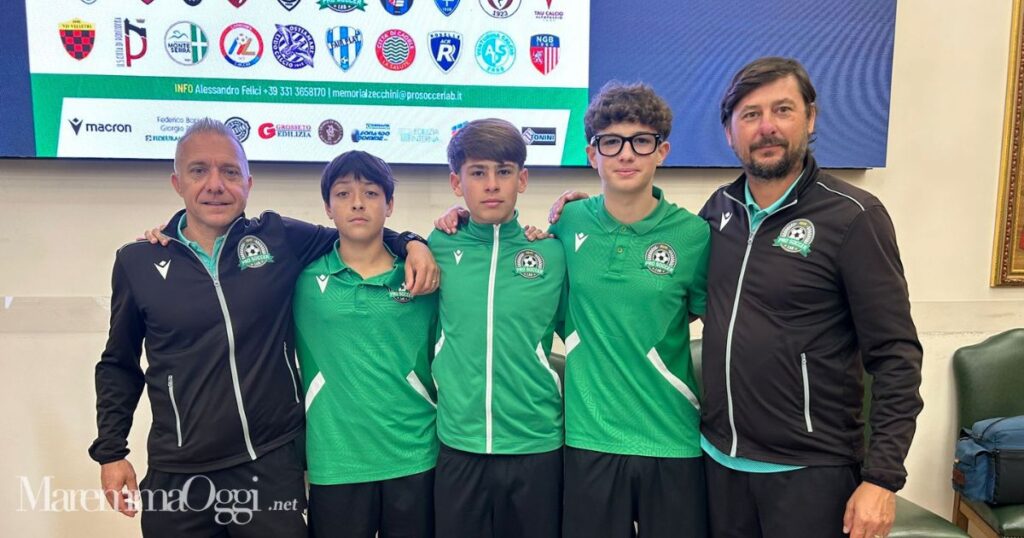 I ragazzi dela Pro soccer lab nella sala comunale