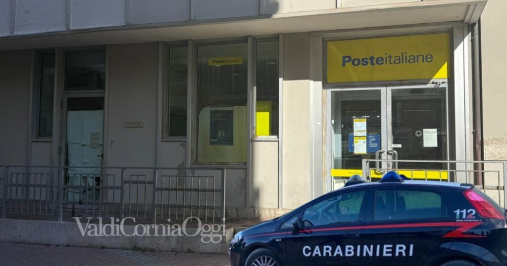 Le poste di via Volta a Piombino, dove c'è stata la rapina