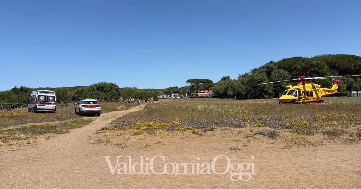 Ambulanza, automedica e Pegaso sulla spiaggia a Baratti
