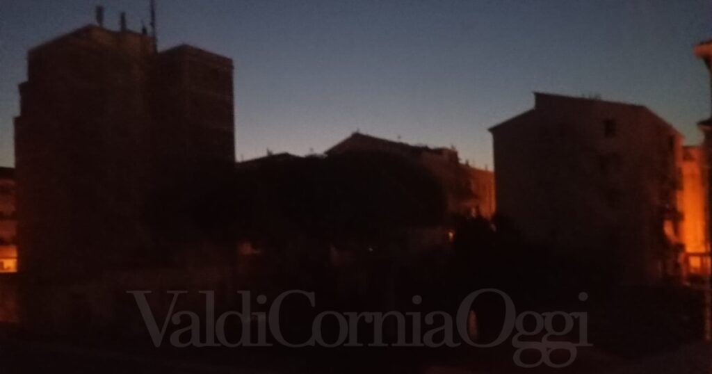 Palazzi al buio a Piombino