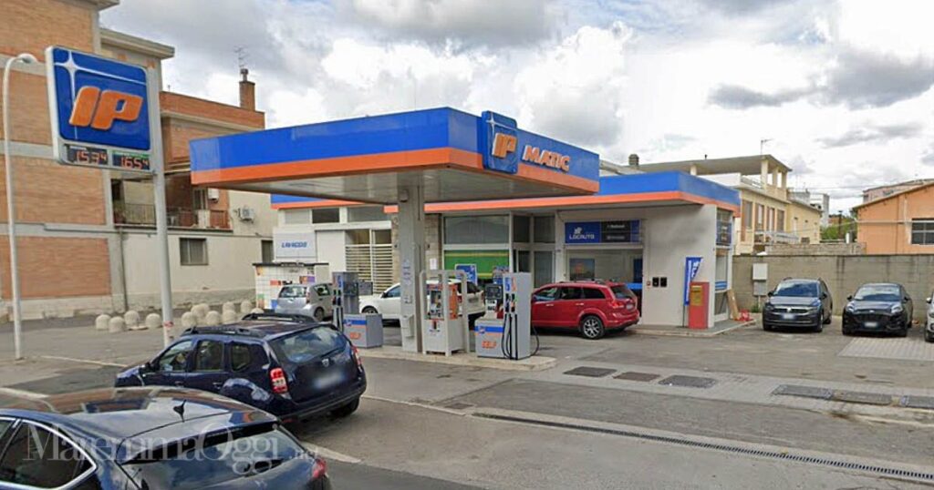 Il distributore IP sull'Aurelia Nord che il sindaco ha chiuso con un'ordinanza