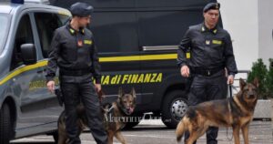 Uomini della guardia di finanza di Grosseto