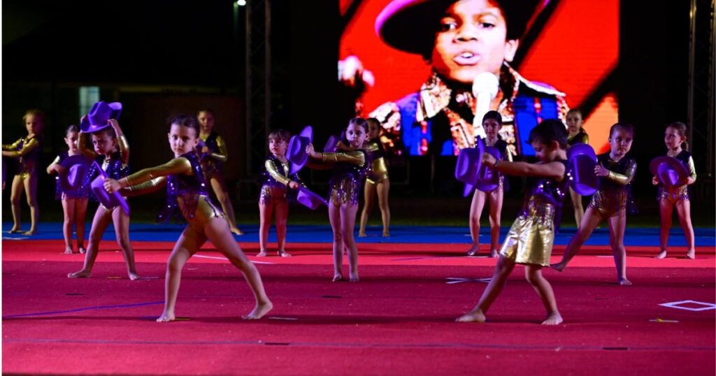 Un momento dello spettacolo della Ginnastica Mancianese al campo di Sant'Andrea, a Magliano (foto Tiziano Coli)