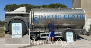 Una delle autobotti a Roselle, nel parcheggio della Parolaccia