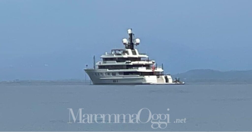 Il Vava davanti a Marina di Grosseto