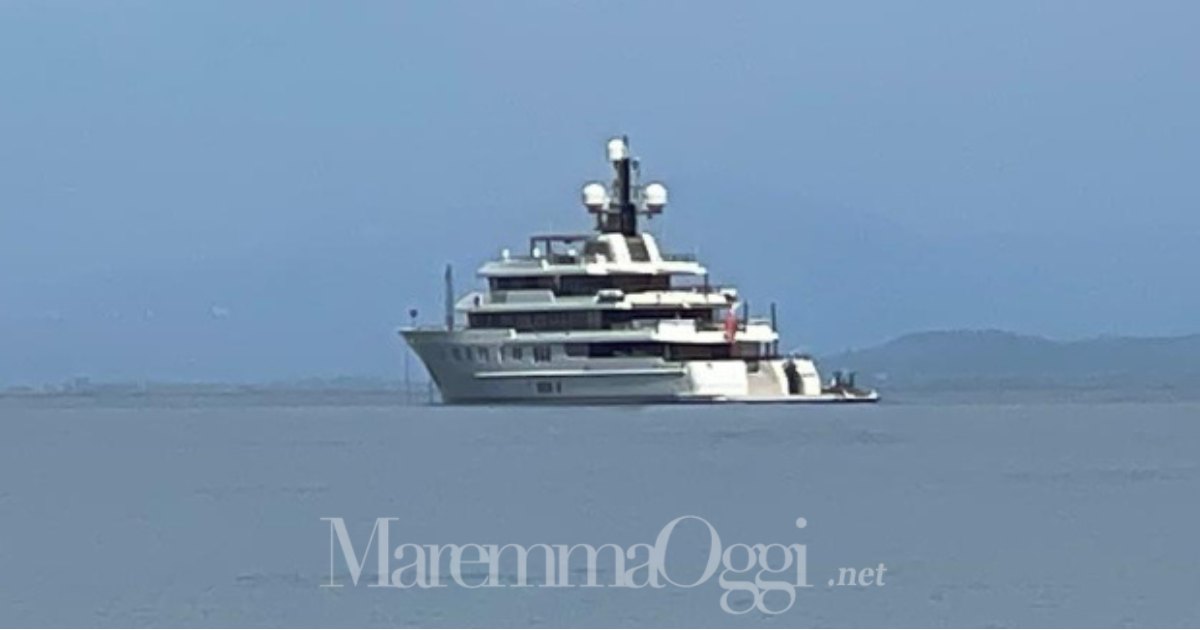 Il Vava davanti a Marina di Grosseto