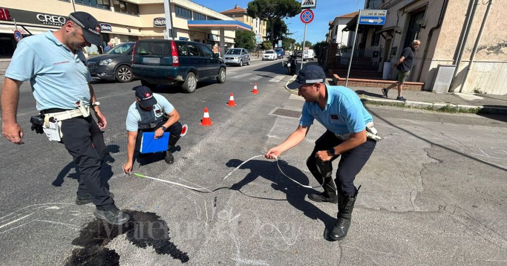 I rilievi della polizia municipale sul luogo dell'incidente, fra via Col di Lana e via Aurelia Nord