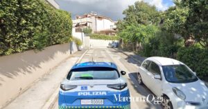 Via di Fonte Vecchia ad Istia d'Ombrone e una pattuglia della polizia