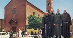 Una foto storica di un matrimonio a San Francesco e i frati francescani
