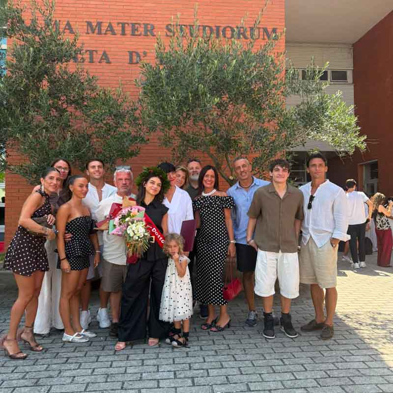 Il gruppo di Tirli a Bologna per la laurea di Caterina