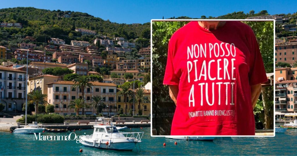Una veduta di Porto Santo Stefano e la maglietta di Arturo Cerulli