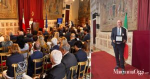 A destra la sala Regina di Montecitorio e a sinistra Alfredo Cesario il vincitore del premio Geppino Micheletti
