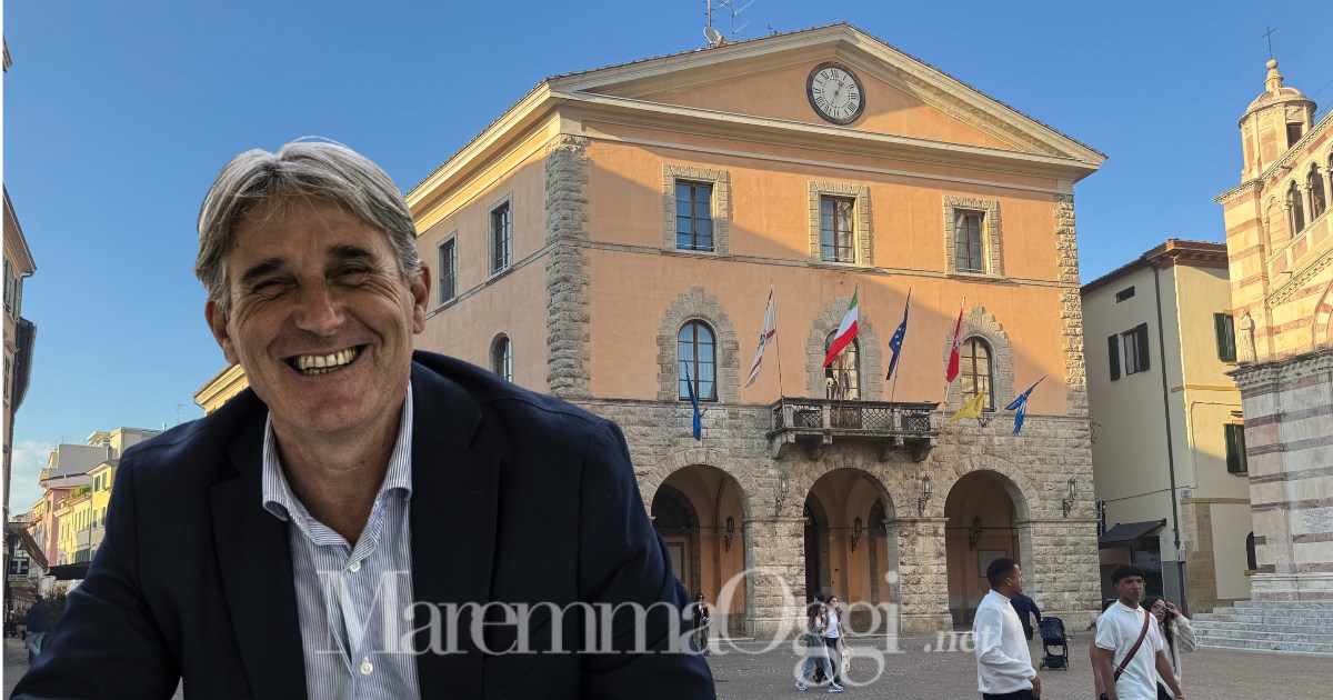 Il municipio di Grosseto e il segretario dell'Unione comunale, Marco Simiani