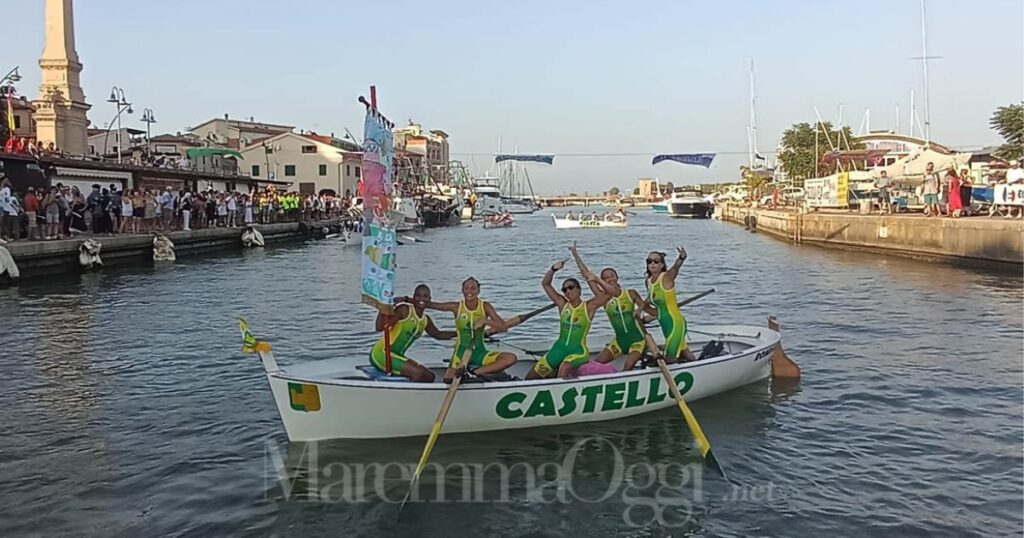 La festa delle ragazze del Castello dopo la vittoria del Palio