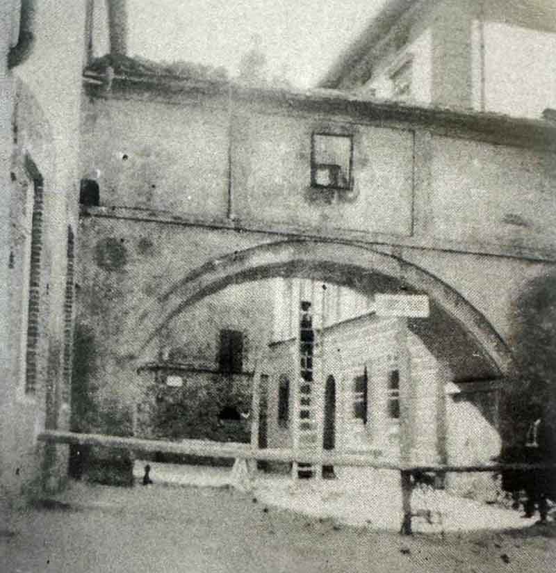 Una rara foto del Ponte degli Infermieri (credits: Grosseto la città che diventa città, di Pietro Pettini)