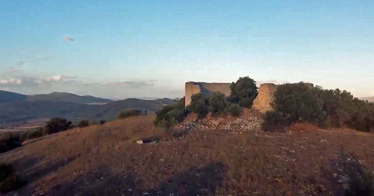 Dopo l'abbandono, Montecurliano si spopolò lentamente. Le abitazioni scomparvero, mentre la rocca continuò a dominare il paesaggio diventando il simbolo del colle di Moscona