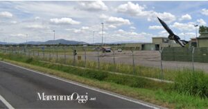 L'aeroporto del Quarto Stormo visto dalla provinciale del Pollino