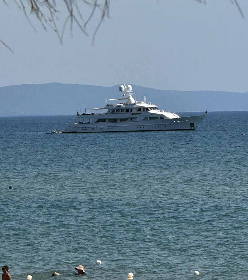 Un'altra immagine dello splendido yacht