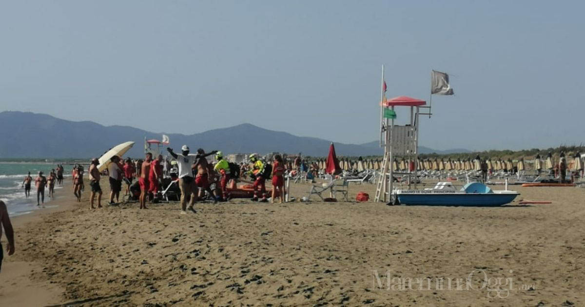 I soccorsi in spiaggia a Principina al bimbo di 12 anni