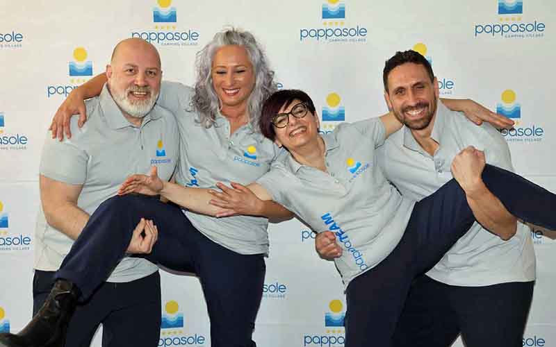 Silvia Rettura con lo staff della reception