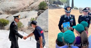 Il comandante generale Salvatore Luongo con i carabinieri forestali di Follonica e alcuni bambini
