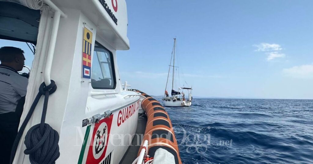 Il salvataggio della barca a vela a Giannutri
