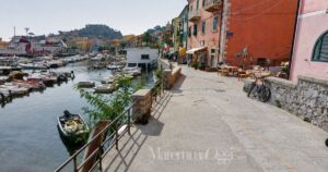 Via Thaon de Revel, sul lungomare di Giglio Porto