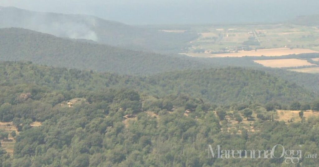 La colonna di fumo in località Pian d'Alma