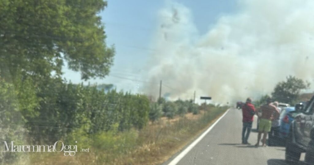 L'incendio sulla strada delle Santae Mariae