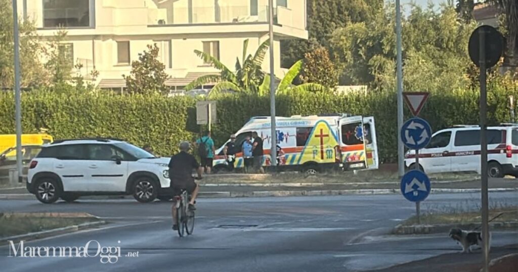 La polizia locale e la Misericordia alla rototatoria fra viale della Repubblica e viale Enaudi