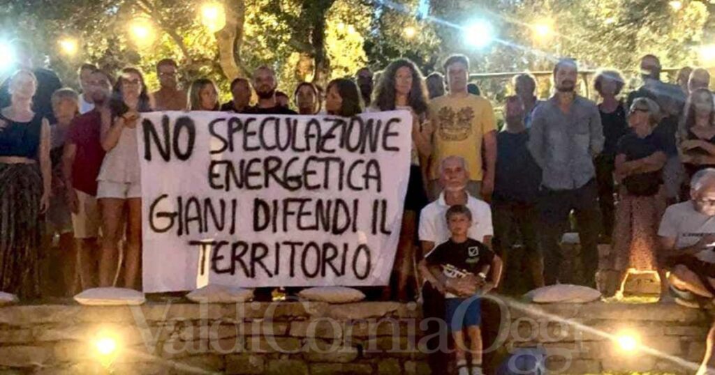 La protesta del Comitato Terre Val di Cornia a villa Mussio