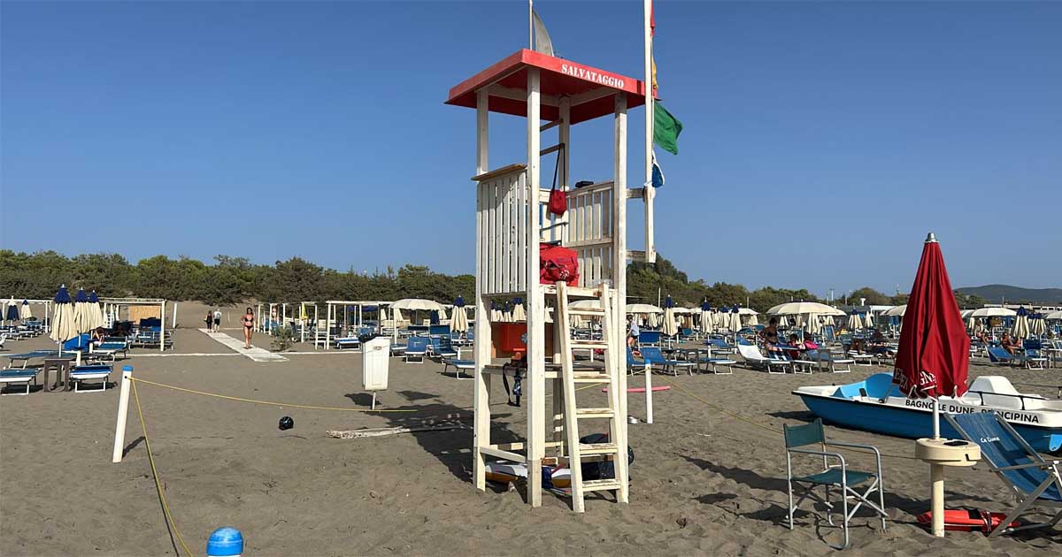 La torretta dei bagnini che sono intervenuti