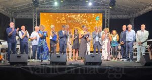 Il saluto finale alla festa dei 40 anni del Pappasole