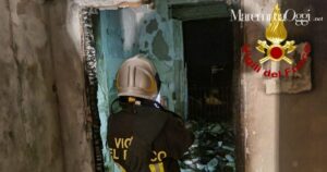 I vigili del fuoco in azione a Pitigliano
